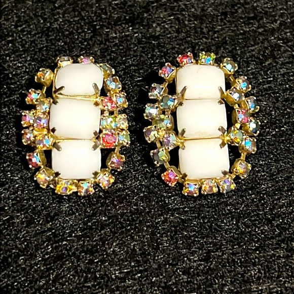 Beautiful Vintage Large Oval Clip On Earrings - Picture 1 of 9